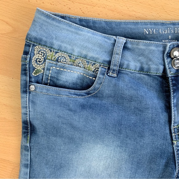 NYC GAL’S Denim Embroidered Capris Women’s Size 8 - Picture 9 of 10
